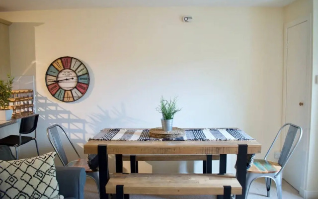 Spacious 3 Bed Apartment in Central Location