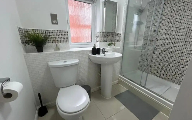 Lovely 3-bed House in Solihull