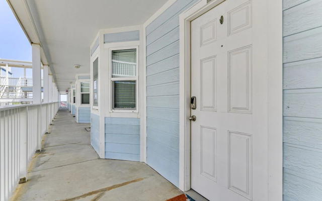 Seascape 1214 Studio Bedroom Condo by RedAwning