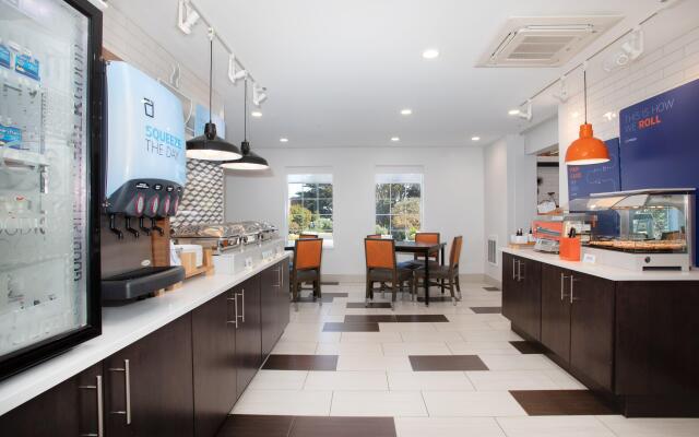 Holiday Inn Express Monterey-Cannery Row by IHG