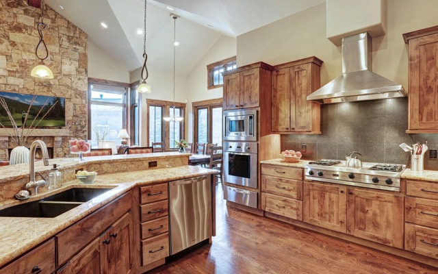 Lone Star Lodge 3 Bedroom Townhouse by RedAwning