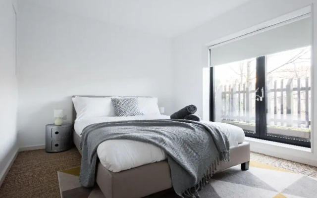 The Cliffside Loft - Distinctly Modern 3Bdr Riverside Home