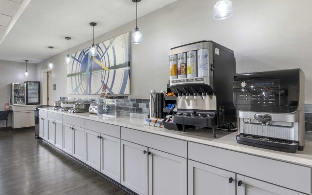Best Western Plus MidAmerica Hotel