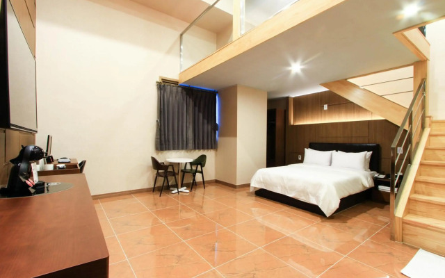 The King Hotel