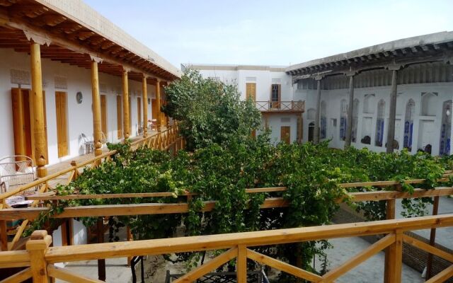 Hovli Poyon Hotel