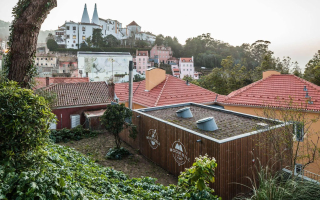 JOIVY Moon Hill Hostel