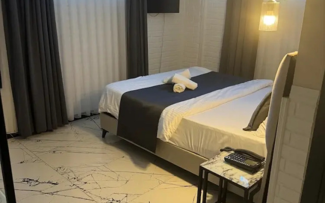 D Twins Airport Hotel