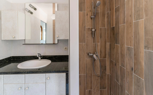 Cosy Holiday Home in Minerve With Garden