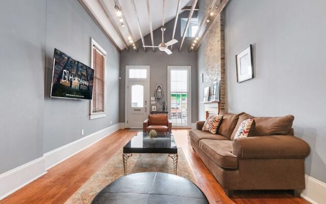 Hosteeva 2BR Steps to St. Charles Ave