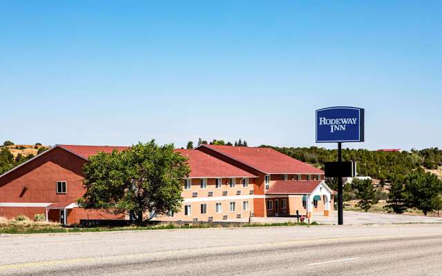 Rodeway Inn & Suites