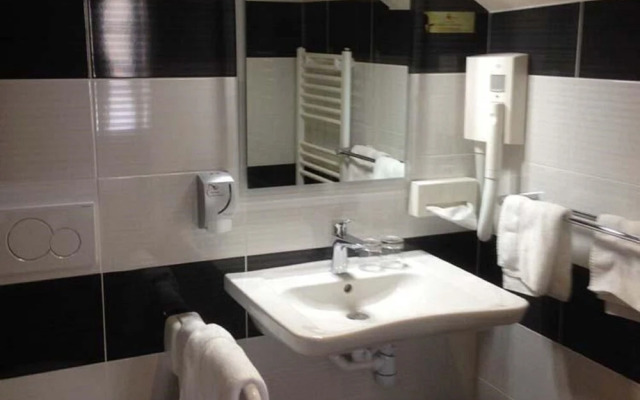 Citotel La Chaumiere Roz Aven