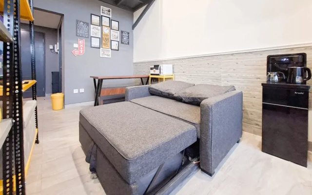 Comfy Dan Warm Studio Soho At Collins Boulevard Apartment