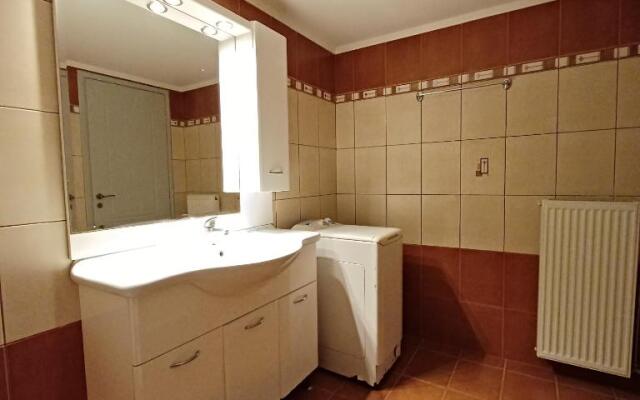 Eleonas Apartment 2, Lygia