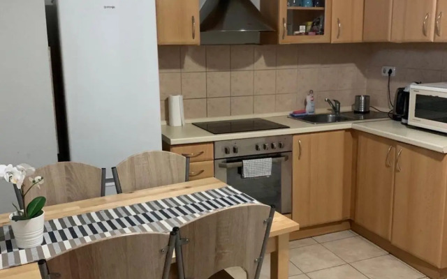 HI Downtown Apartment A12