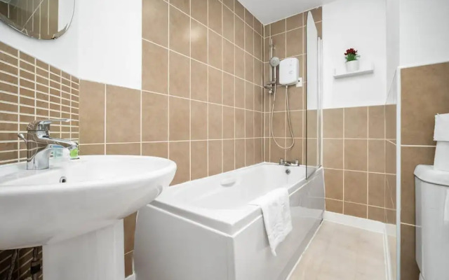 Cute Modern Mews Home in Oldbury