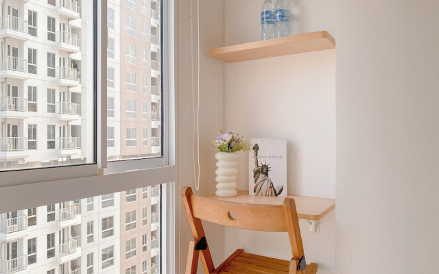 Minimalist Peach Touch Studio Apartment At Tokyo Riverside Pik 2 – Balcony – Jakarta