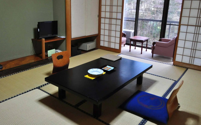 Shunjuan Yumeshi Idumiya