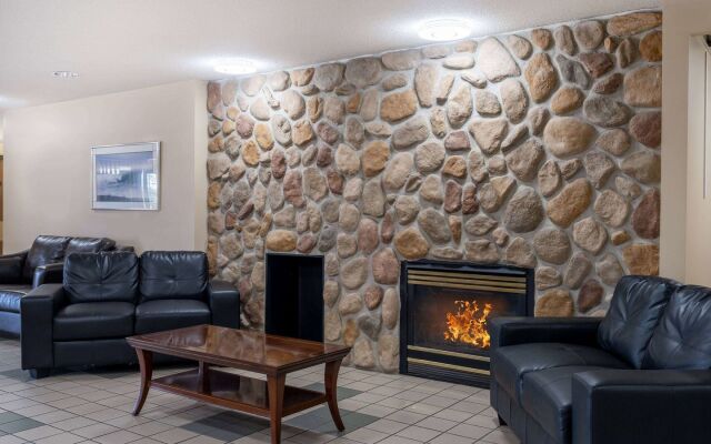 Travelodge by Wyndham Lacombe