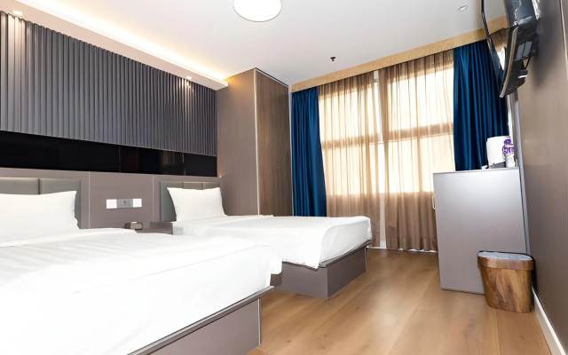 Hennessy Hotel
