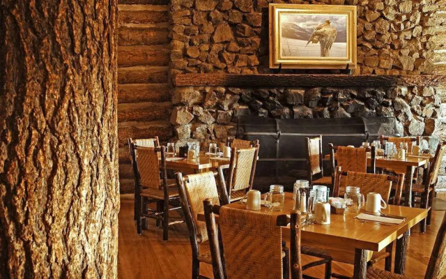 Roosevelt Lodge & Cabins