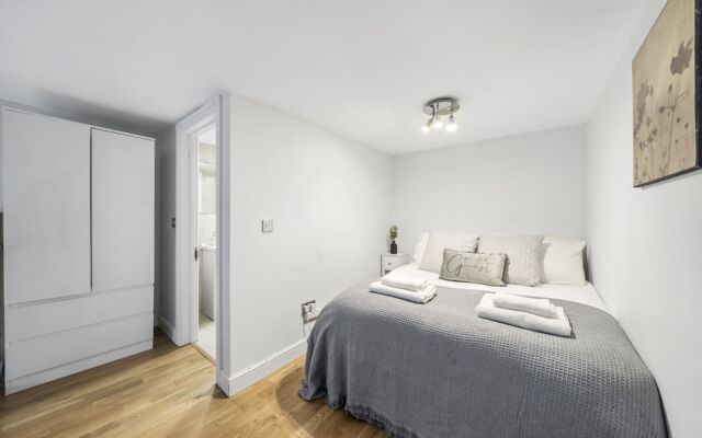 Modern Flat in Paddington