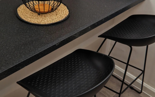 4 Bedroom, Free Parking, Contractors & Families