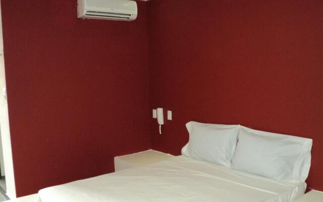 Hotel Red Room