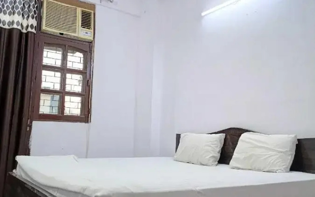 Oyo 702330 Br Residency