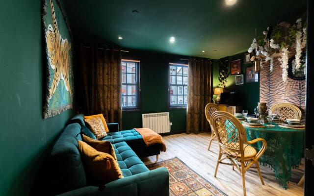 The Emerald Suite by Margate Suites