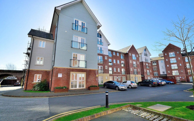 Racecourse Serviced Apartments