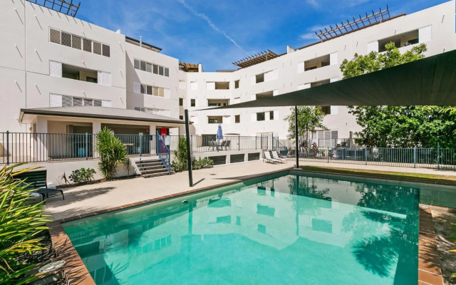 Belle Escapes - 404 The Edge Penthouse with Water Views