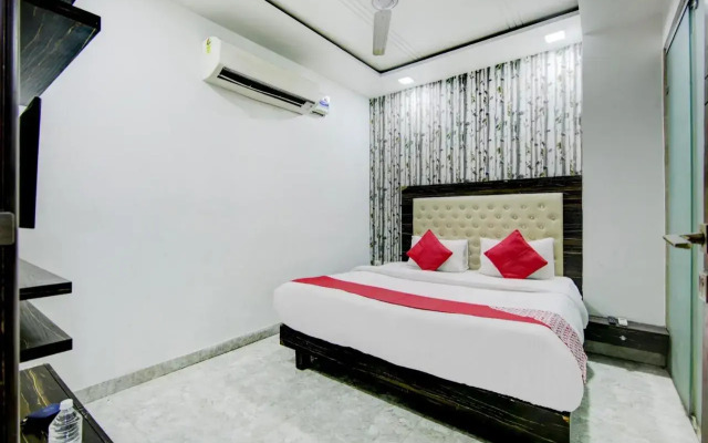 OYO Flagship 80529 Sg Hotel