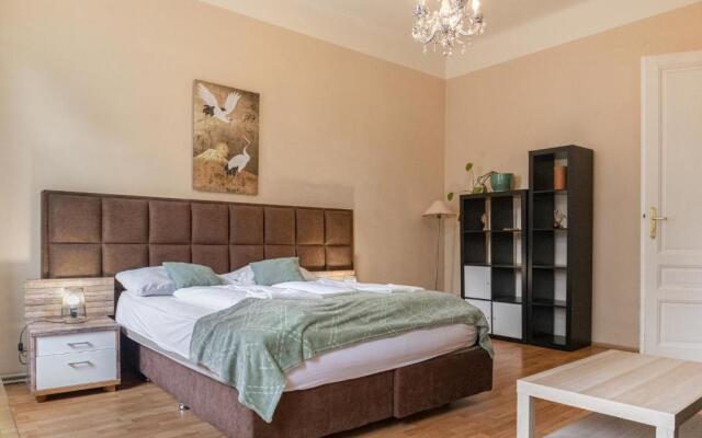 Spacy 2BR Apt. Ideal For Longstays