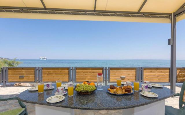 Venetico Beachfront Apartments & Suites - Sea View Apartment