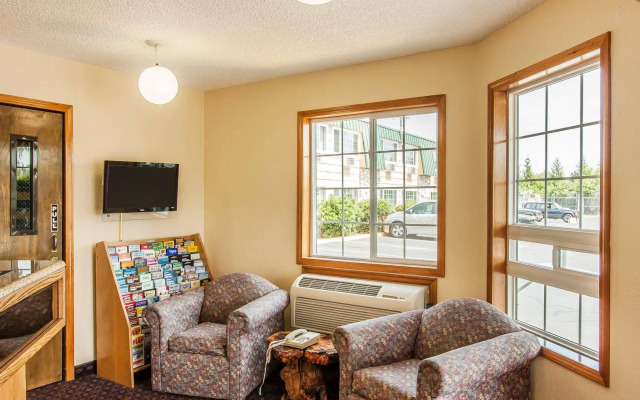 Rodeway Inn & Suites Hwy 217 & 26 W