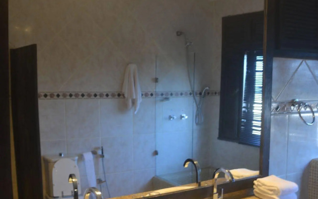 Lara Hotel