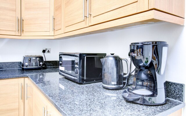 4-bedrooms 2-baths Independent Private Family Flat