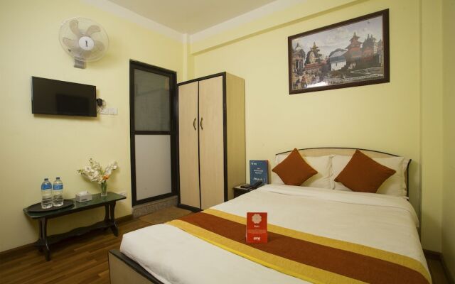 OYO 156 Hotel Sweet Town