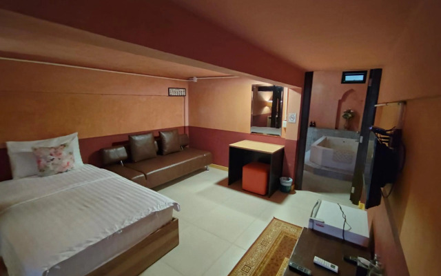 Retro Box Hotel