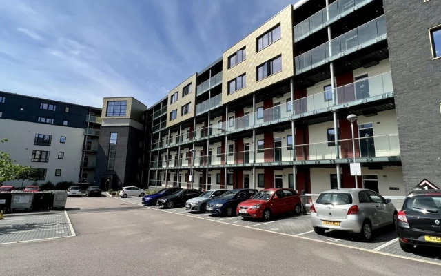 Modern 1 Bedroom Apartment With Parking