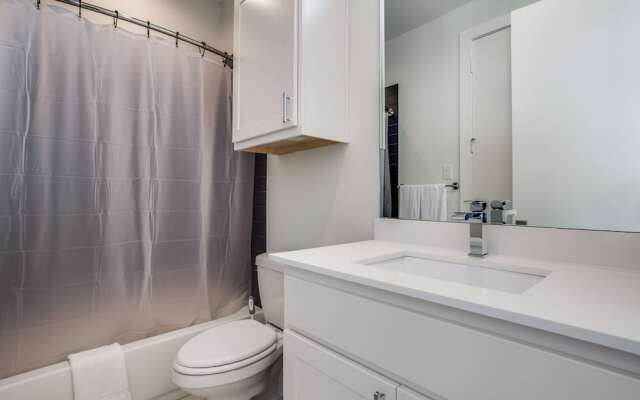 Modern Dallas TownHome 2 BR fully furnis