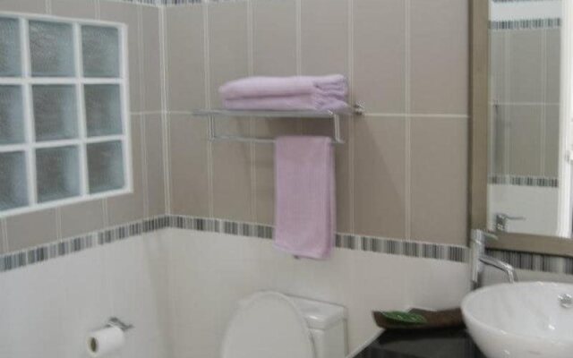 Suporn Lakeview Serviced Apartment & Homestay