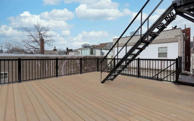Elegant Suite—Near Kensington Market, Sleeps 8