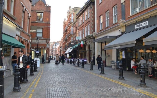 Luxury 2 Bed Apartment in Olympia Kensington