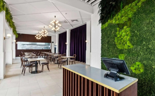 Ramada by Wyndham Hamilton City Center