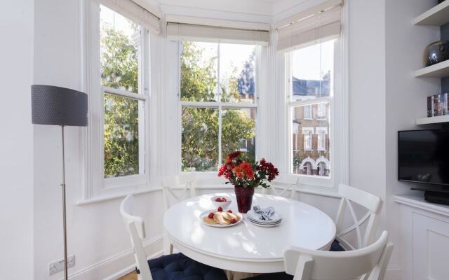 Stunning 2BR Victorian Flat In Vauxhall
