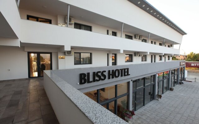 Bliss Hotel and Apartments