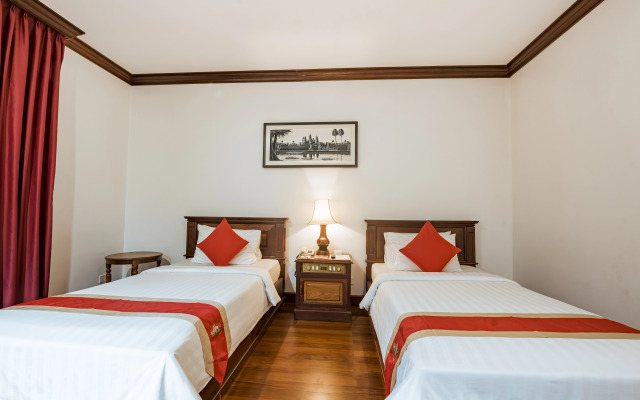The Suite By Royal Crown Hotel