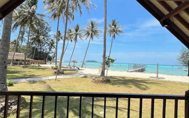 Arys lagoon bungalow & hotel