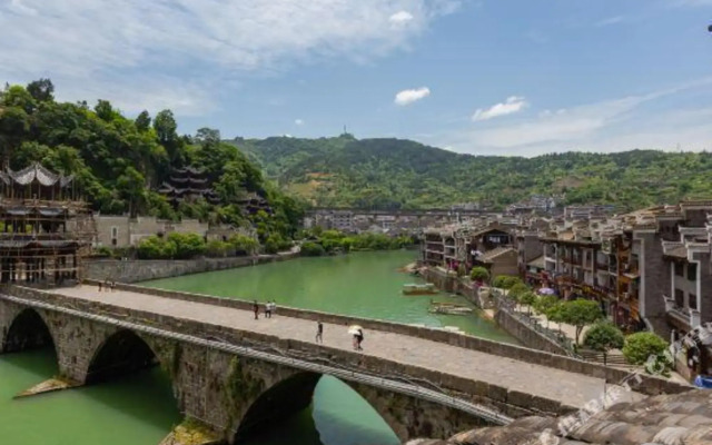 Wushi Ju | Zhenyuan Ancient Town Riverside Homestay